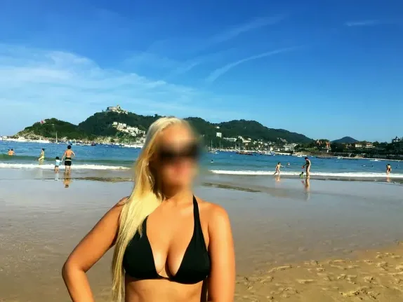 Amber, 35