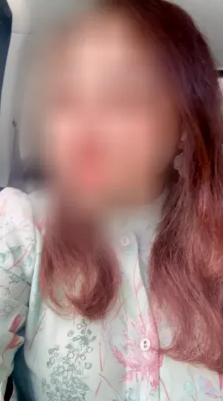 Daphne, 32