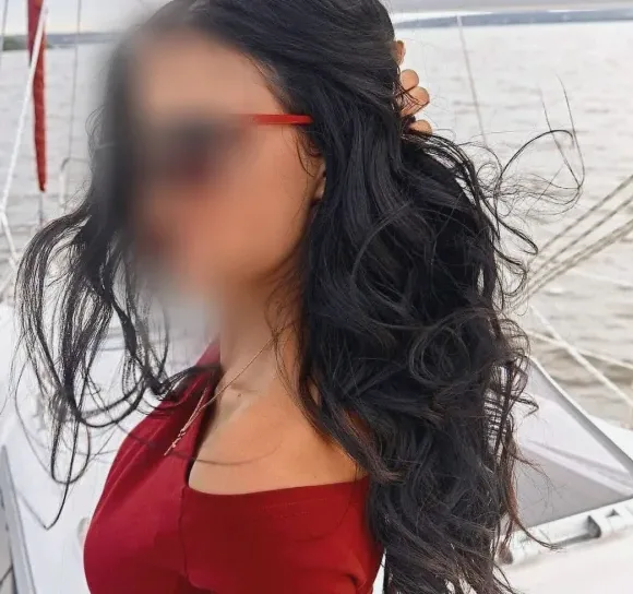 Emma, 35