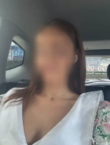 Isabella, 35