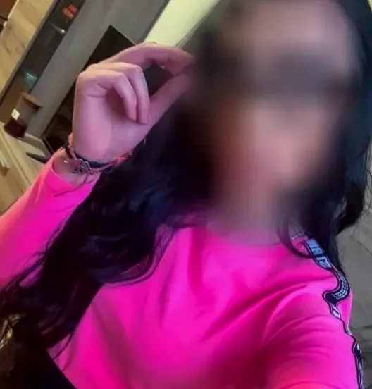 Isabella, 35