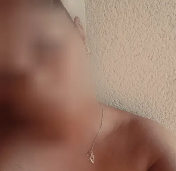 Julia, 29