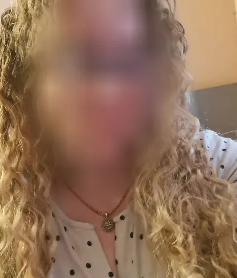 Julie, 26