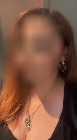 Lauren, 24