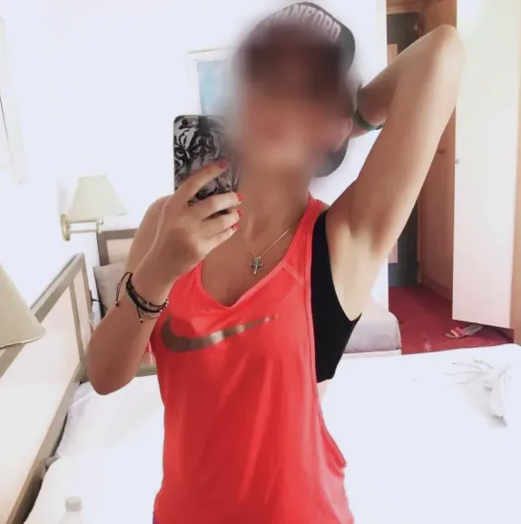 Zoe, 28